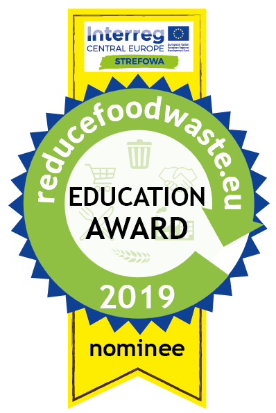 Education Award Nominee_Abzeichen: ein gründer Kreis mit den Worten "Educatin Award". Darum herum steht "reducefoodwaste.eu", "2019".