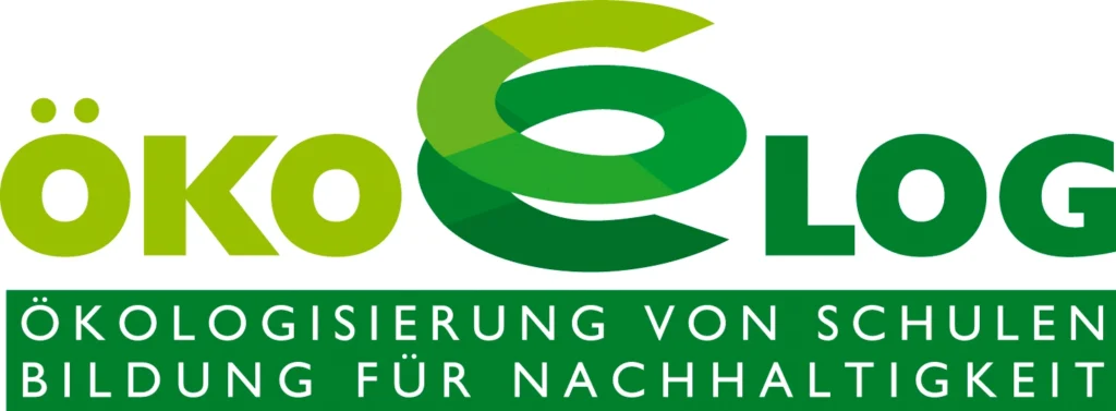 Ökolog - Logo: Das Wort "Öko Log". Darunter der Text "Ökologisierung von Schulen, Bildung für Nachhaltigkeit"