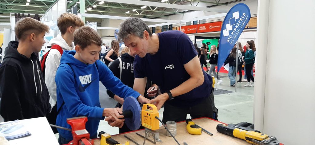 Schüler:innen der MS Kobersdorf auf der BiBi Messe